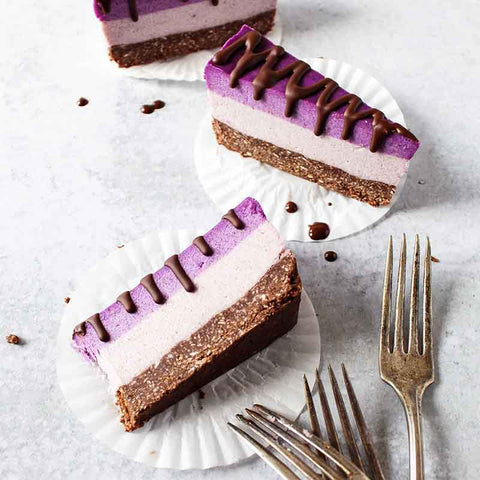 No-Bake Blueberry Cacao Coconut Ebony Carrot Flakes Cheesecake